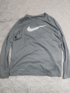 Nike Men's Long-Sleeve Dri-FIT Crew in Gray